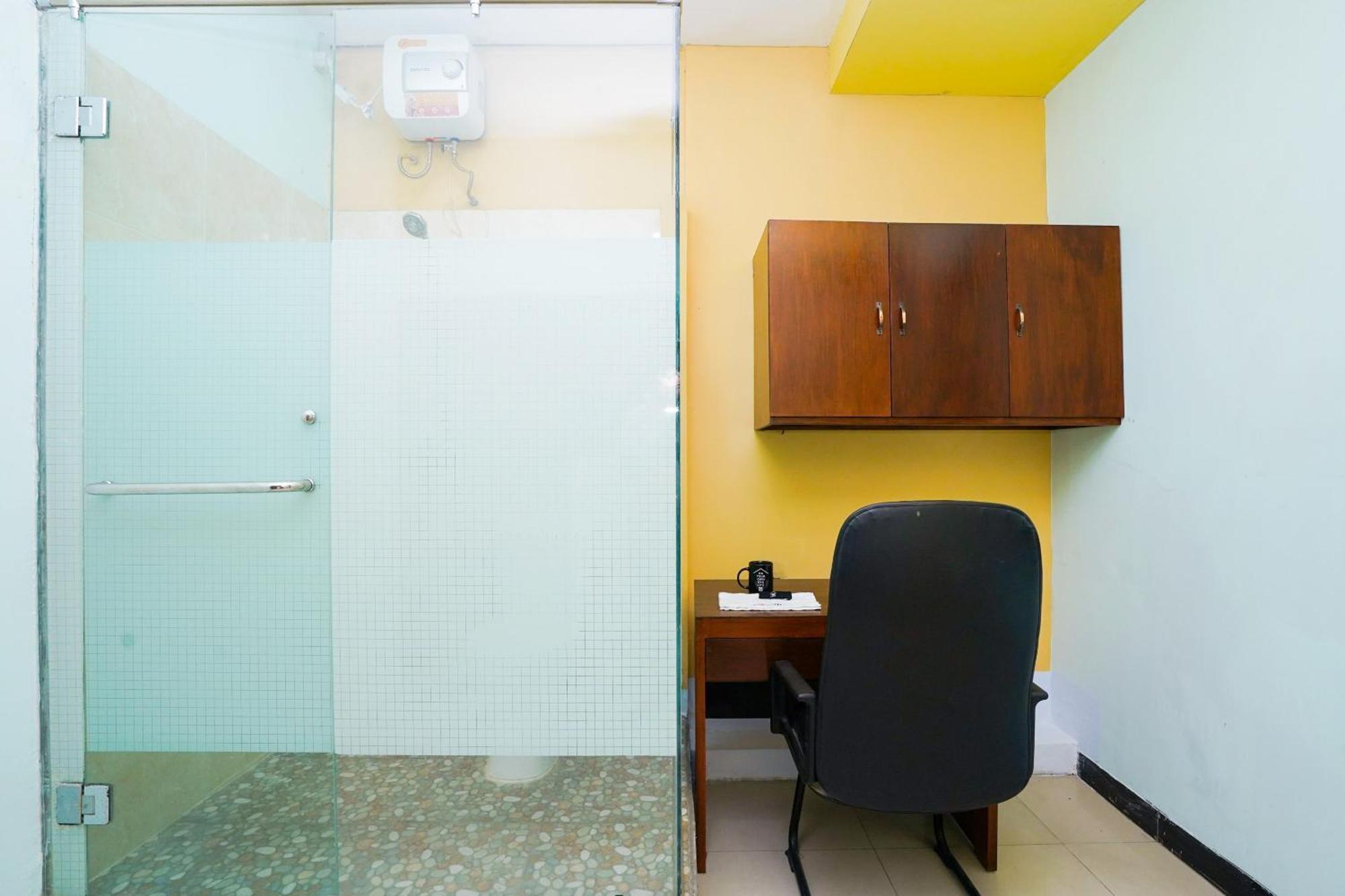 Hotel Oyo Life 2309 Kost Si Mbok Vivi Surabaja Exteriér fotografie