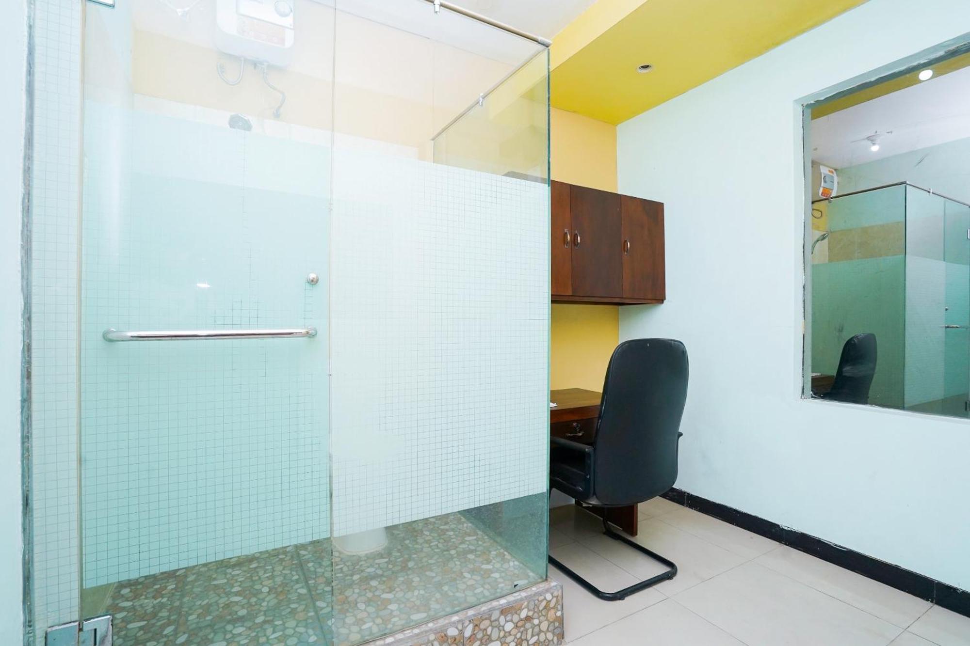 Hotel Oyo Life 2309 Kost Si Mbok Vivi Surabaja Exteriér fotografie