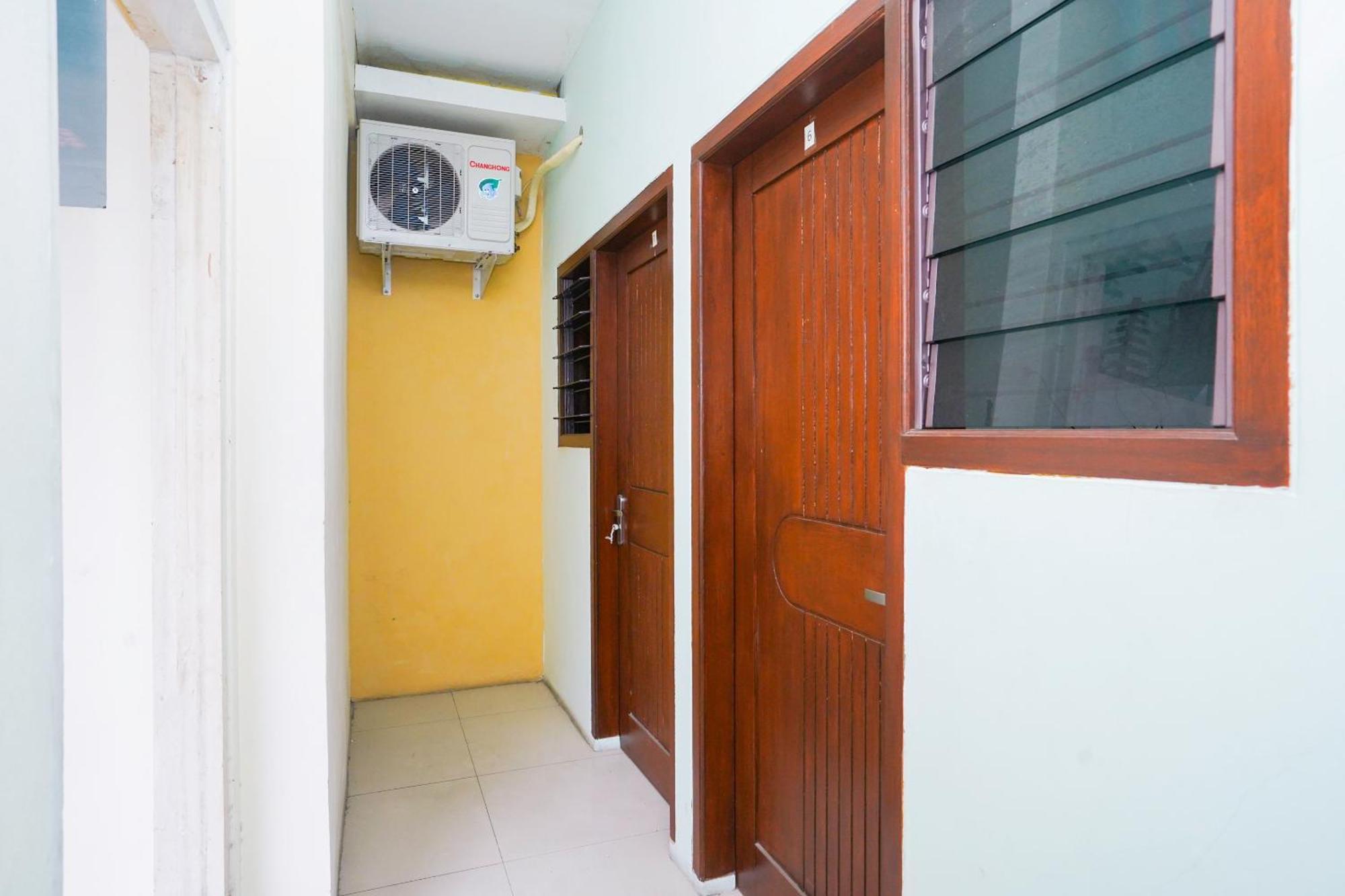 Hotel Oyo Life 2309 Kost Si Mbok Vivi Surabaja Exteriér fotografie
