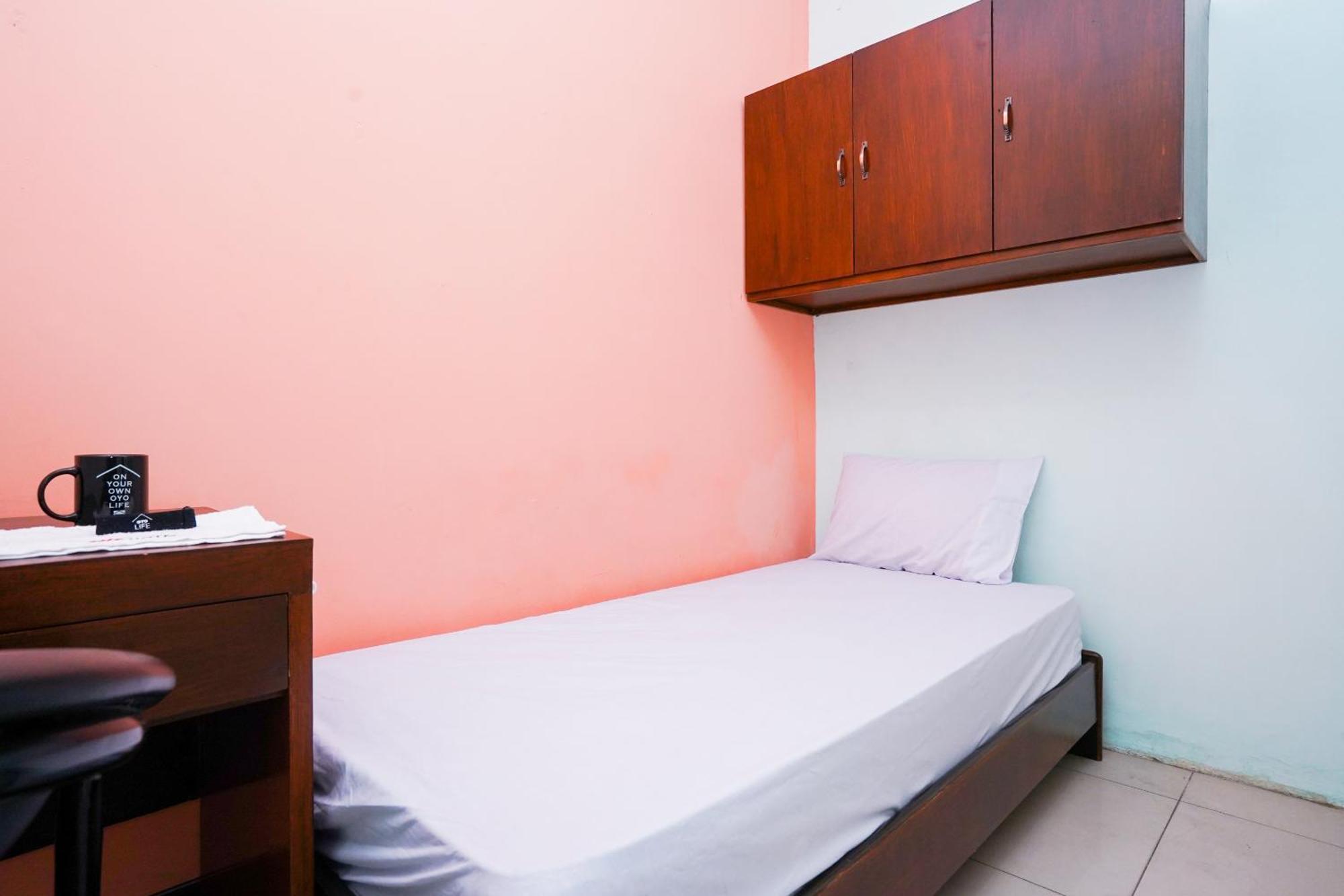Hotel Oyo Life 2309 Kost Si Mbok Vivi Surabaja Exteriér fotografie