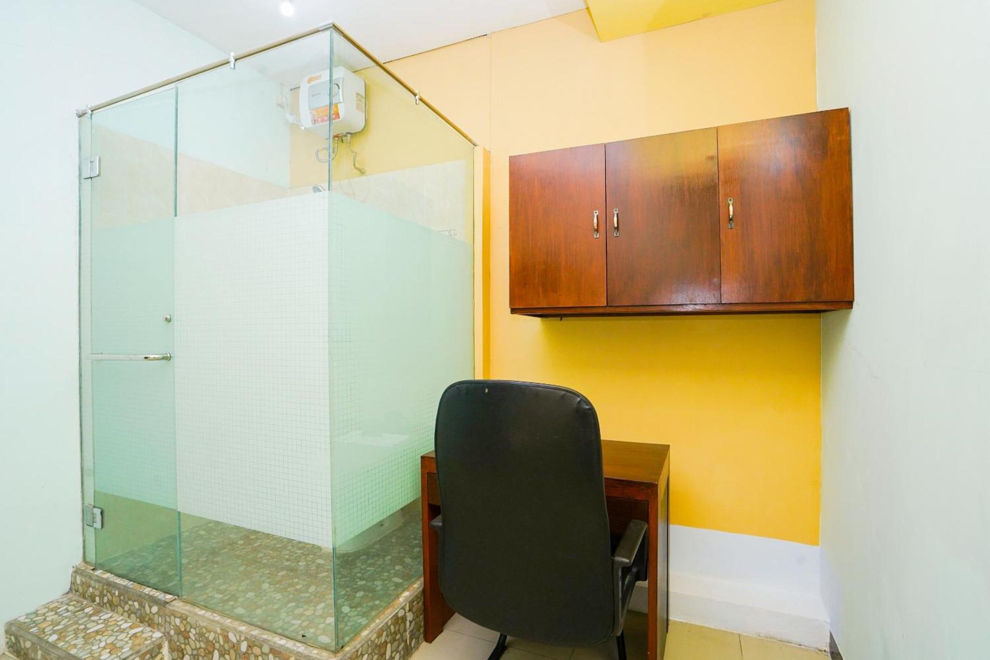 Hotel Oyo Life 2309 Kost Si Mbok Vivi Surabaja Exteriér fotografie