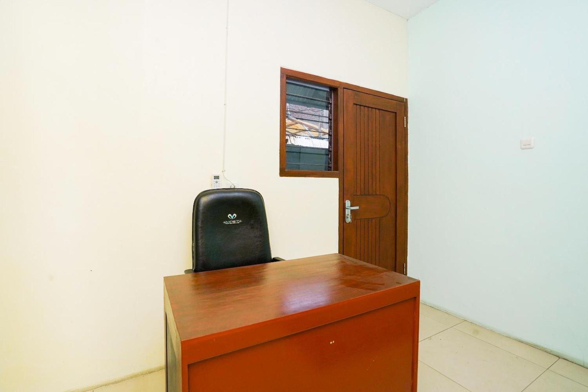 Hotel Oyo Life 2309 Kost Si Mbok Vivi Surabaja Exteriér fotografie